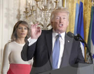 PEOPLE - Melania Trump lässt bei Empfang den Busen blitzen