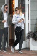 PEOPLE - Kate Mara und Jamie Bell holen sich den Coffee to go