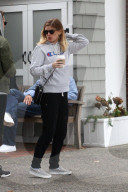 PEOPLE - Kate Mara und Jamie Bell holen sich den Coffee to go