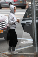 PEOPLE - Kate Mara und Jamie Bell holen sich den Coffee to go