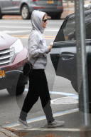 PEOPLE - Kate Mara und Jamie Bell holen sich den Coffee to go