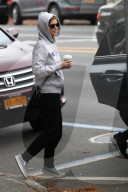PEOPLE - Kate Mara und Jamie Bell holen sich den Coffee to go