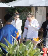 PEOPLE - Kaia Gerber gönnt sich einen Smoothie to go