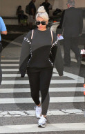 PEOPLE - Blac Chyna in Schwarz am Flughafen von LA