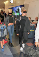 PEOPLE - Blac Chyna in Schwarz am Flughafen von LA