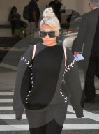 PEOPLE - Blac Chyna in Schwarz am Flughafen von LA
