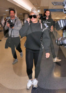 PEOPLE - Blac Chyna in Schwarz am Flughafen von LA