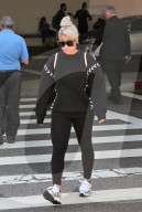 PEOPLE - Blac Chyna in Schwarz am Flughafen von LA