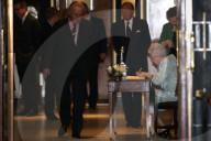 PEOPLE - London: Die Queen mit Prinzessin Anne im Army and Navy Club