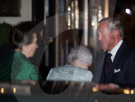 PEOPLE - London: Die Queen mit Prinzessin Anne im Army and Navy Club