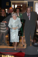 PEOPLE - London: Die Queen mit Prinzessin Anne im Army and Navy Club