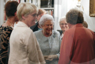 PEOPLE - London: Die Queen mit Prinzessin Anne im Army and Navy Club