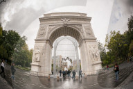 PEOPLE - New York: Ai Weiwei trifft Fans bei seiner Installation