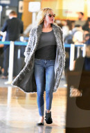 PEOPLE - Melanie Griffith verletzt am Flughafen in Los Angeles
