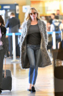 PEOPLE - Melanie Griffith verletzt am Flughafen in Los Angeles