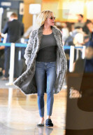 PEOPLE - Melanie Griffith verletzt am Flughafen in Los Angeles