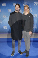 PEOPLE - Promis bei der Saisoneröffnung von Holiday on Ice in Hamburg