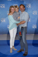 PEOPLE - Promis bei der Saisoneröffnung von Holiday on Ice in Hamburg