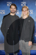 PEOPLE - Promis bei der Saisoneröffnung von Holiday on Ice in Hamburg