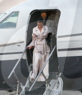 EXKLUSIV - Khloe, Kourtney und Kim Kardashian fliegen nach San Francisco 
