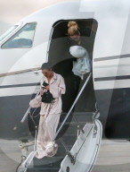 EXKLUSIV - Khloe, Kourtney und Kim Kardashian fliegen nach San Francisco 