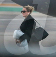 EXKLUSIV - Khloe, Kourtney und Kim Kardashian fliegen nach San Francisco 