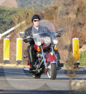 EXKLUSIV - Arnold Schwarzenegger in Leder auf seinem Töff in Malibu unterwegs