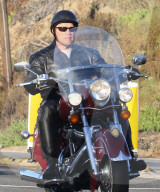 EXKLUSIV - Arnold Schwarzenegger in Leder auf seinem Töff in Malibu unterwegs