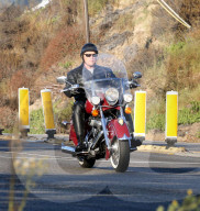 EXKLUSIV - Arnold Schwarzenegger in Leder auf seinem Töff in Malibu unterwegs