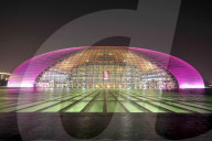 FEATURE - Abgespaced: Nachtaufnahmen des National Centre of Performing Arts in Bejing