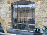 PEOPLE - Ein Strohdach für die Beckham-Luxus-Scheune in Chipping Norton