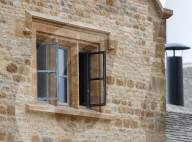 PEOPLE - Ein Strohdach für die Beckham-Luxus-Scheune in Chipping Norton