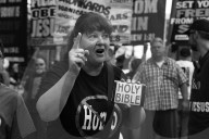 NEWS - Atlanta: Agressive homophobe Demonstranten an der Gay-Pride