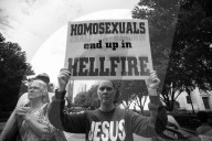 NEWS - Atlanta: Agressive homophobe Demonstranten an der Gay-Pride