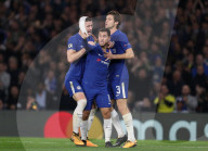 NEWS - Fussballer Gary Cahill von Chelsea spielt mit einer Bandage um den Kopf