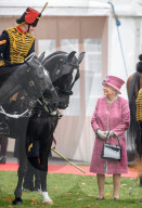 PEOPLE - London: Queen Elizabeth zum Jubiläum der King's Troop Royal Artillery im Hyde Park 