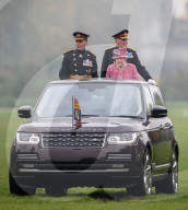 PEOPLE - London: Queen Elizabeth zum Jubiläum der King's Troop Royal Artillery im Hyde Park 
