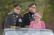 PEOPLE - London: Queen Elizabeth zum Jubiläum der King's Troop Royal Artillery im Hyde Park 
