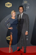 PEOPLE -  Promis an den CMT Artists of the Year in Nashville