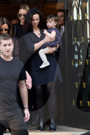 PEOPLE - Die Rolling Stones mit Familie in Paris