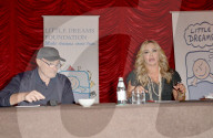 PEOPLE - Phil und Orianne Collins engagieren sich für dei "Little Dreams Fundation"