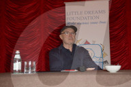 PEOPLE - Phil und Orianne Collins engagieren sich für dei "Little Dreams Fundation"