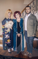 PEOPLE - Jack, Kelly und Sharon Osbourne sind die "X-Factor-Judges"