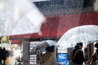 NEWS - Taifun "Lan" bringt heftigen Regen nach Tokio
