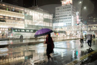 NEWS - Taifun "Lan" bringt heftigen Regen nach Tokio