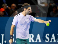 NEWS - Tennis Swiss Indoors: Roger Federer gewinnt Startspiel ohne Probleme