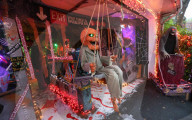 FEATURE - Halloween Dekoration in Missouri