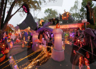 FEATURE - Halloween Dekoration in Missouri