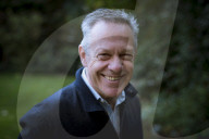 PORTRAIT -  Simon Mann 