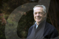 PORTRAIT -  Simon Mann 